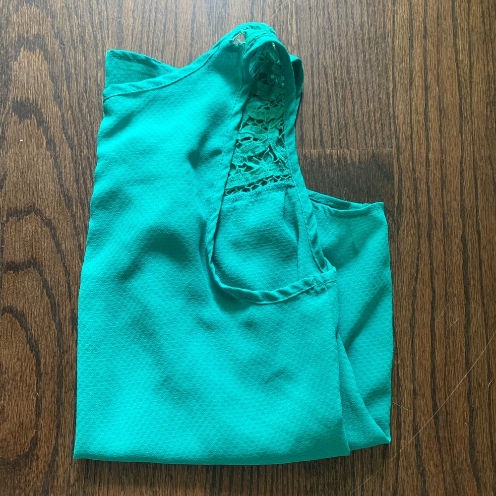 Women's green sleeveless blouse